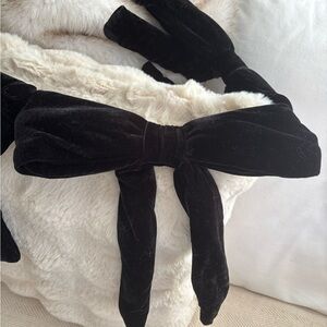 Black Velvet Bow Garland NWOT